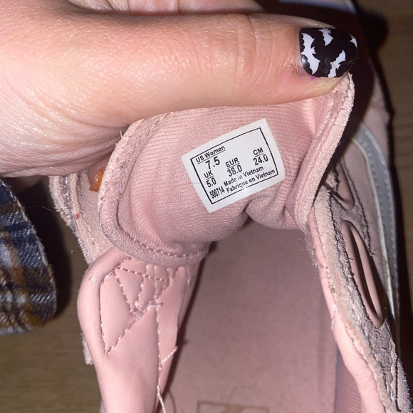 Vans - Picture 4 of 5